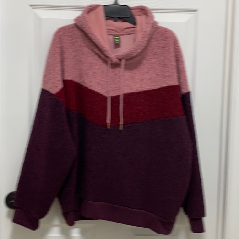 Xersion long sleeve hoodie NWT XXLarge 💯 poly
